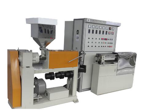 La máquina de extrusión de plástico es ampliamente utilizada en la industria de procesamiento de plástico